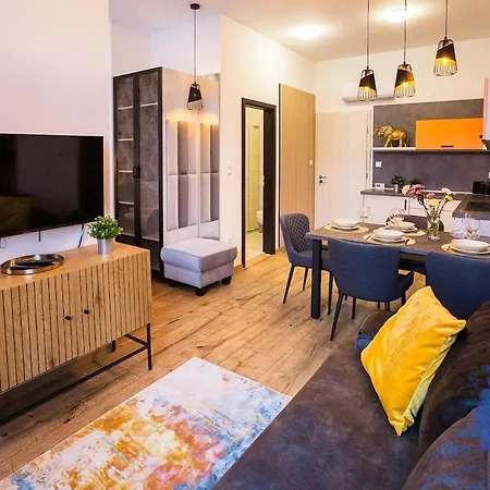 Апартаменты Bernat Homes *