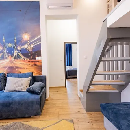 Bernat Homes شقة