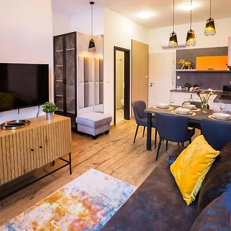 Апартаменты Bernat Homes