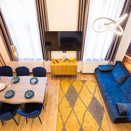 Bernat Homes * بودابست
