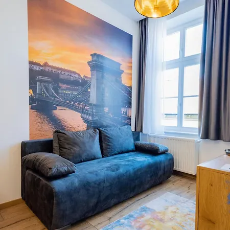 Bernat Homes شقة